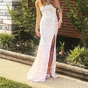 Elegant White Strapless Dress